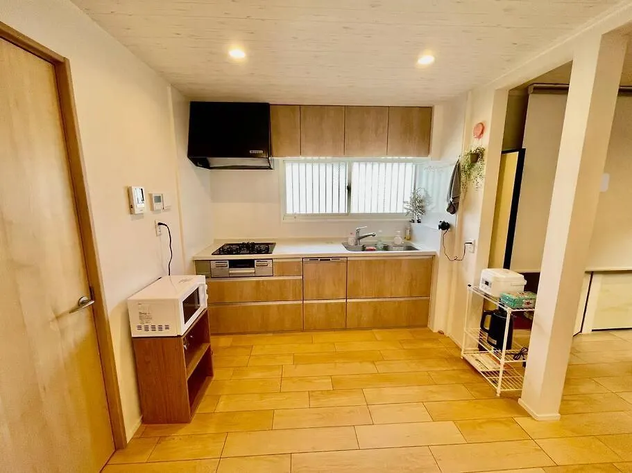 ゲストハウス宮の軒-稲荷参道前 3-Floor Family House Kyoto Japan