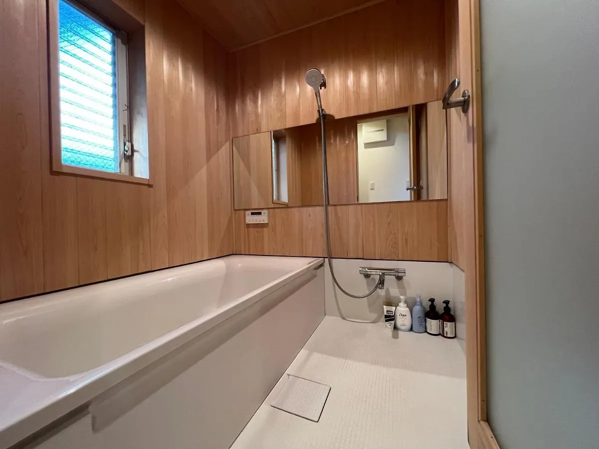 ゲストハウス宮の軒-稲荷参道前 3-Floor Family House Kyoto Chalet